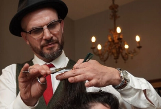 Eddine Belaid performing a precision haircut – Master hairstylist known for craftsmanship and luxury salon expertise in Switzerland