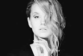 Elegant black-and-white portrait of a woman showcasing luxury hair styling at Eddine Belaid salon in Switzerland